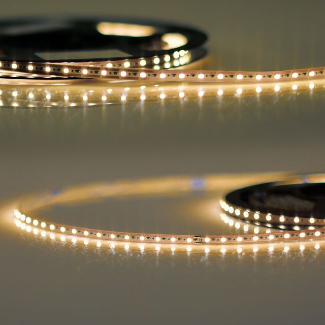 Plug&Play-F LED Streifen, 12V, 7W, IP20, 2700K, Kabel beids. und maleAMP, 120 LED/m