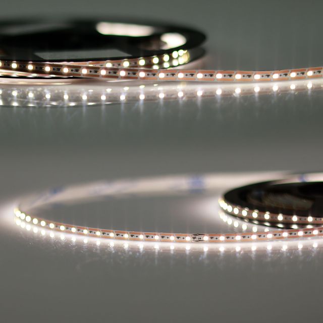 Plug&Play-F LED Streifen, 12V, 7W, IP20, 4000K, Kabel beids. und maleAMP, 120 LED/m